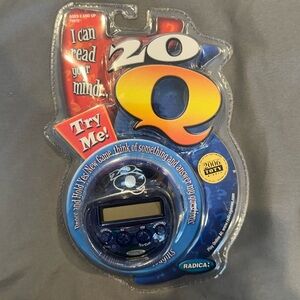 20 Questions Handheld Game by Radica 20Q-2006 Award Winning Toy of The Year NEW!